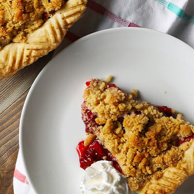 STRAWBERRY RHUBARB CRUNCH PIE